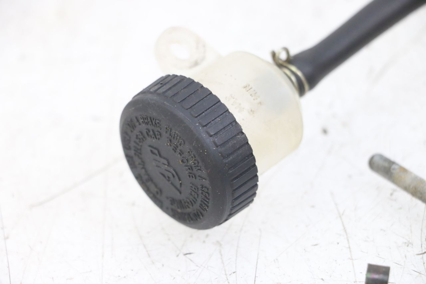 photo de MASTERCYLINDER FRENO POSTERIORE PEUGEOT XP6 50 (1997 - 2003) - Primo piano tecnico