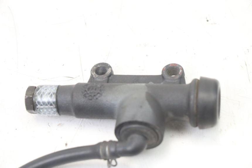 photo de POMPA FRENO POSTERIORE YAMAHA TZR 50 (2008 - 2016) - Primo piano tecnico