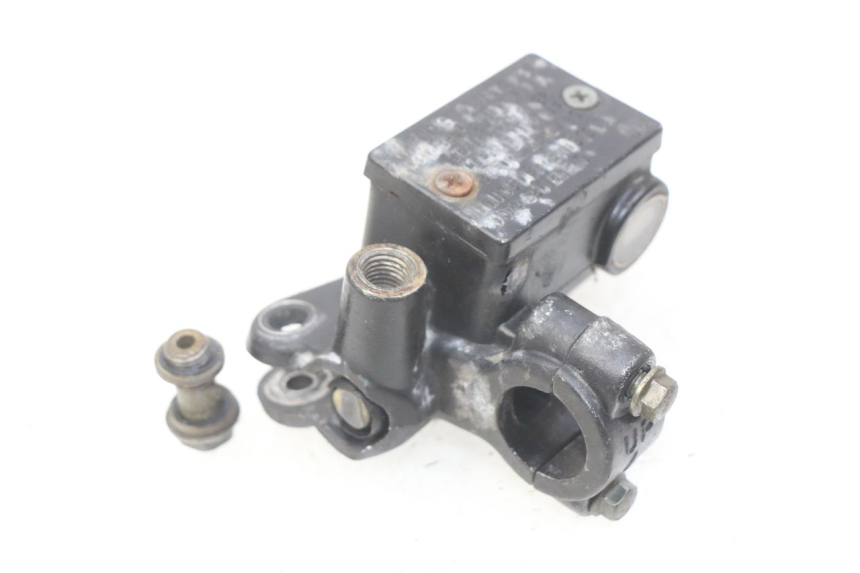 photo de MASTERCYLINDER FRENO POSTERIORE YAMASAKI YM T 125 (2015 - 2020) - Dettagli dei punti di fissaggio