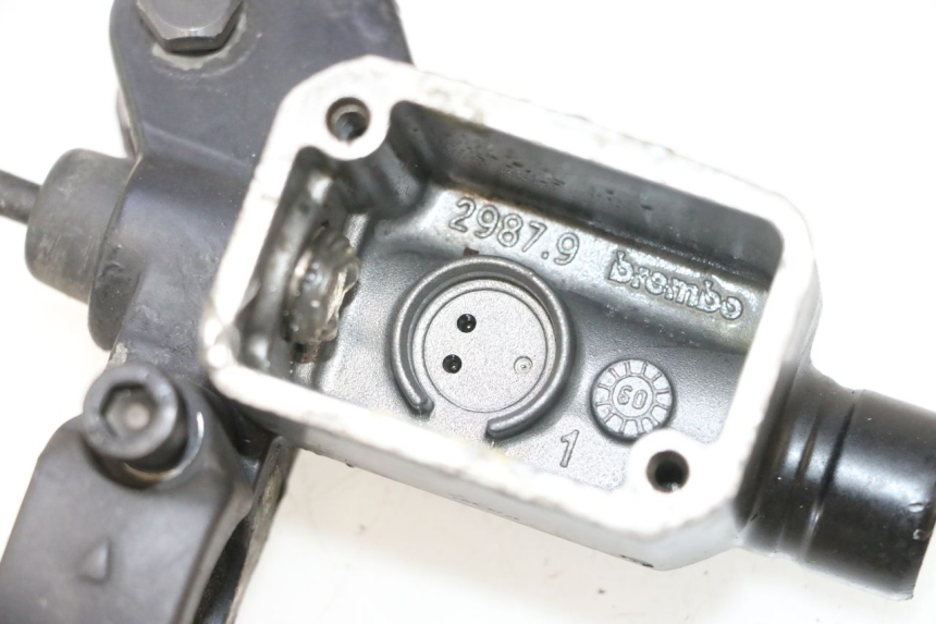 photo de POMPA FRENO POSTERIORE YAMAHA YP MAJESTY 125 (2007 - 2010) - Caratteristiche distintive