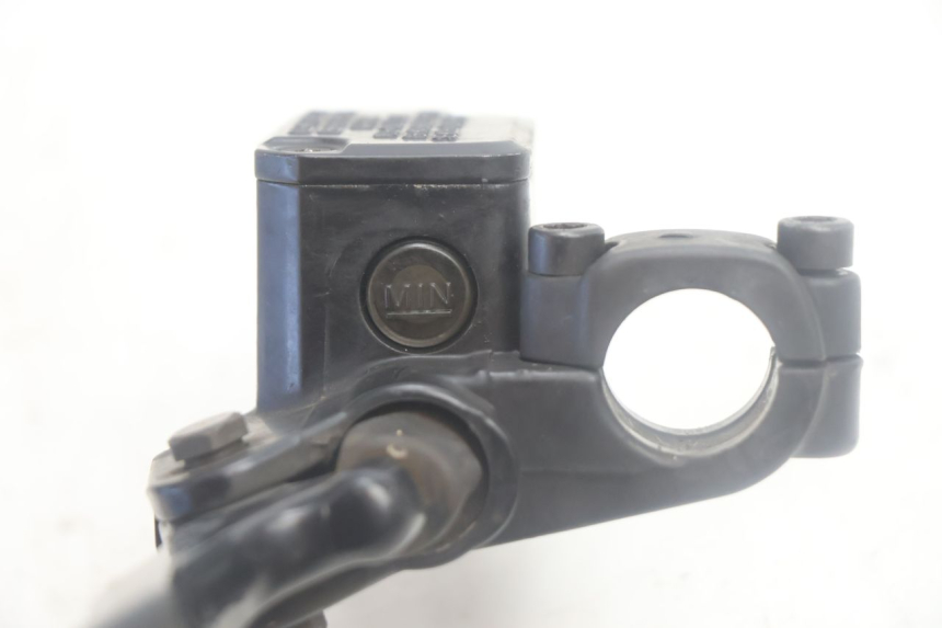 photo de MASTERCYLINDER FRENO POSTERIORE YAMAHA YP MAJESTY 125 (2002 - 2006) - Primo piano tecnico