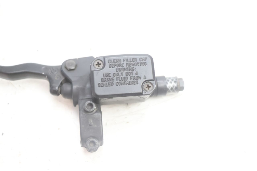 photo de MASTERCYLINDER FRENO POSTERIORE YAMAHA YP MAJESTY 125 (2002 - 2006) - Zoom sullo stato d'uso