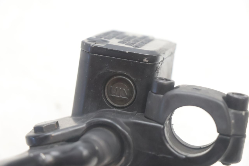 photo de MASTERCYLINDER FRENO POSTERIORE YAMAHA YP MAJESTY 125 (2002 - 2006) - Stato della superficie e materiale