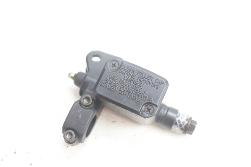 photo de MASTERCYLINDER FRENO POSTERIORE YAMAHA YP MAJESTY 125 (2002 - 2006) - Dettaglio del componente