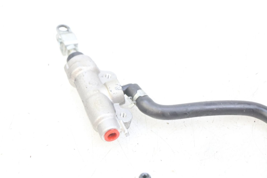photo de MASTERCYLINDER FRENO POSTERIORE YAMAHA YZ 85 (2019 - 2021) - Altra angolazione