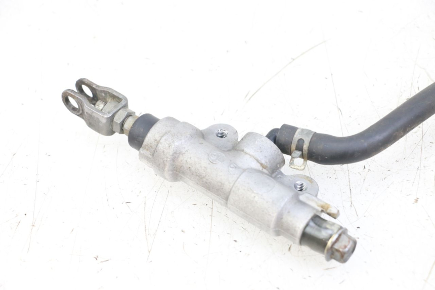 photo de MASTERCYLINDER FRENO POSTERIORE YAMAHA YZ 85 (2002 - 2018) - Primo piano tecnico