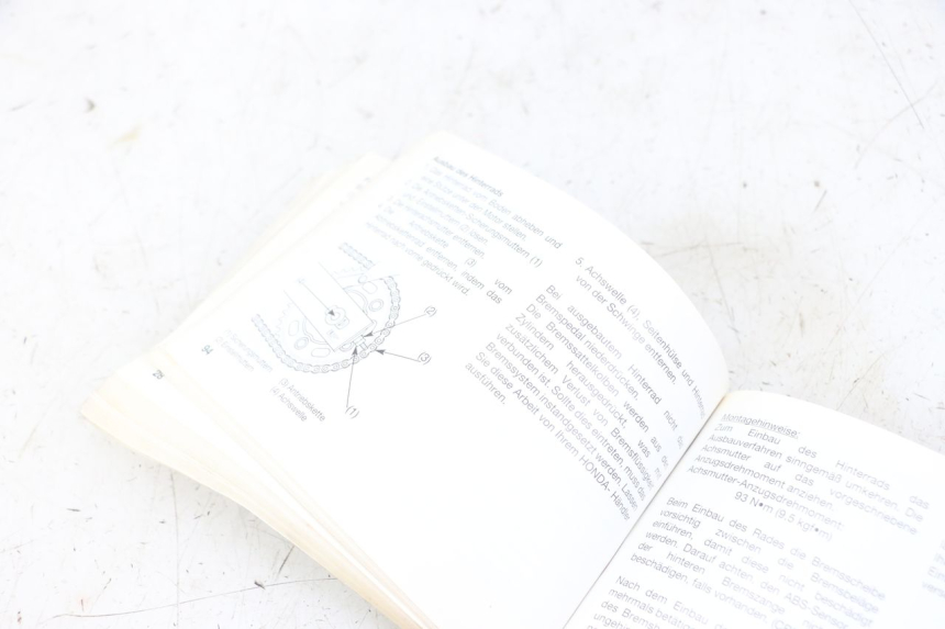 photo de MANUALE D'USO HONDA CBF 500 (2004 - 2007) - Altra angolazione