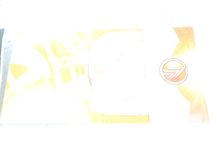 photo de MANUALE DELL'UTENTE KEEWAY F-ACT FACT 50 (2006 - 2011) - Stato della superficie e materiale