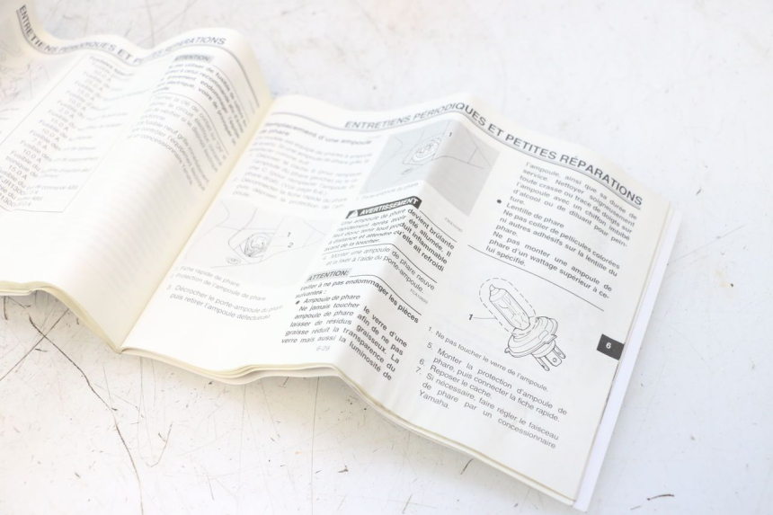 photo de MANUALE D'USO YAMAHA FJR 1300 (2001 - 2005) - Altra angolazione