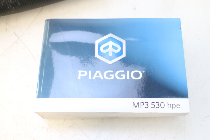 photo de MANUALE D'USO PIAGGIO MP3 HPE 530 (2022 - 2026) - Marcature e riferimenti originali