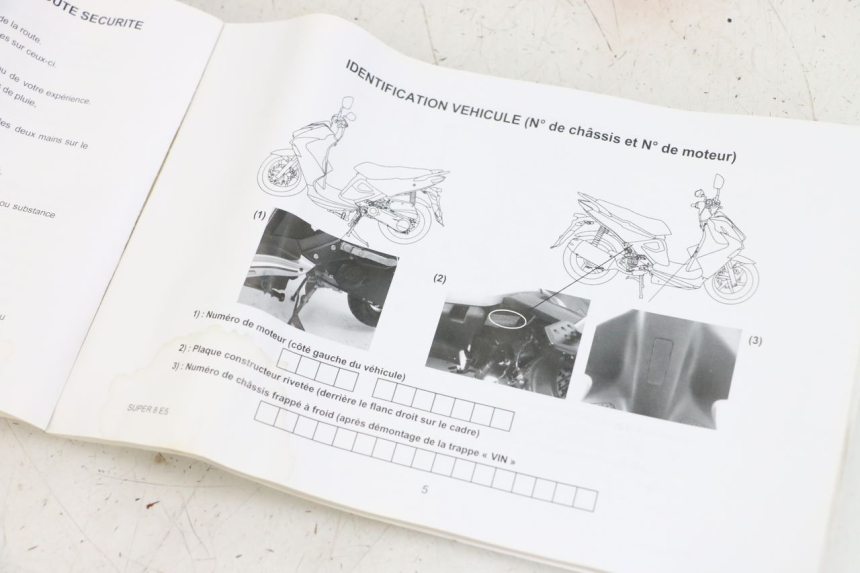 photo de MANUALE D'USO KYMCO SUPER 8 4T 50 (2021 - 2024) - Altra angolazione