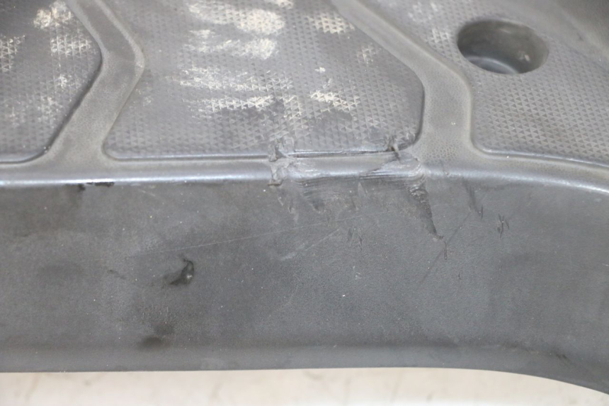 photo de CARENA PEDANA KYMCO AGILITY NAKED RENOUVO 2T 50 (2011 - 2018) - Dettaglio del componente