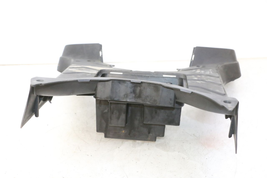 photo de CARENA PEDANA KYMCO AGILITY NAKED RENOUVO 2T 50 (2011 - 2018) - Caratteristiche distintive