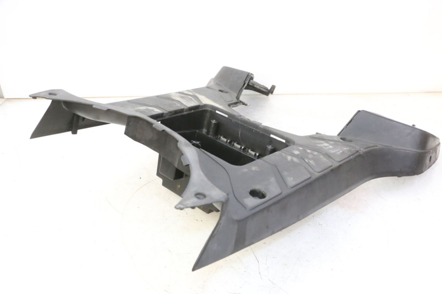 photo de CARENA PEDANA KYMCO AGILITY NAKED RENOUVO 2T 50 (2011 - 2018) - Zoom sui componenti