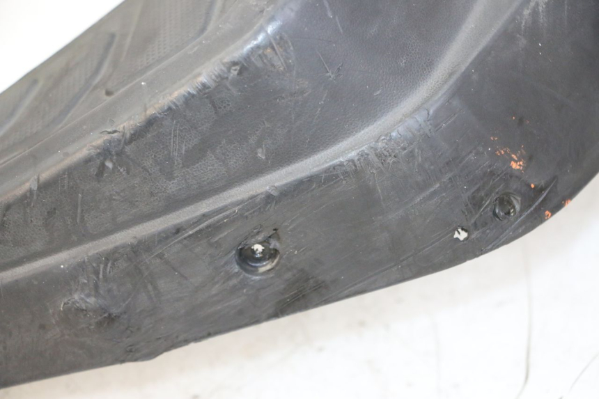 photo de CARENA PEDANA KYMCO AGILITY NAKED RENOUVO 2T 50 (2011 - 2018) - Zoom sullo stato d'uso