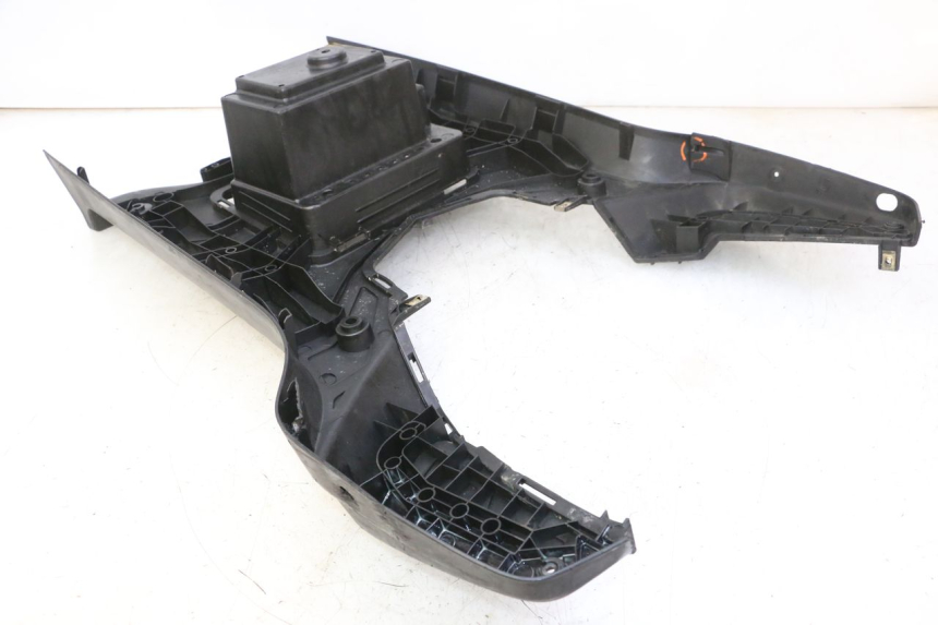 photo de CARENA PEDANA KYMCO AGILITY NAKED RENOUVO 2T 50 (2011 - 2018) - Altra angolazione