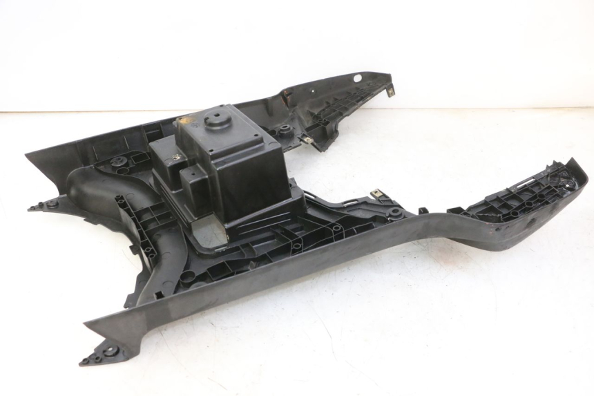 photo de CARENA PEDANA KYMCO AGILITY NAKED RENOUVO 2T 50 (2011 - 2018) - Vista d'insieme del prodotto