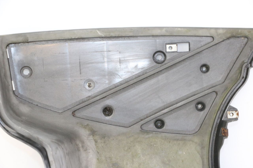 photo de CARENA PEDANA APRILIA SR MOTARD 50 (2012 - 2018) - Dettagli dei punti di fissaggio