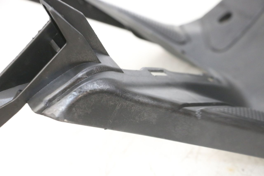 photo de CARENA PEDANA MBK BOOSTER SPIRIT NAKED 50 (2004 - 2017) - Focus sulla struttura