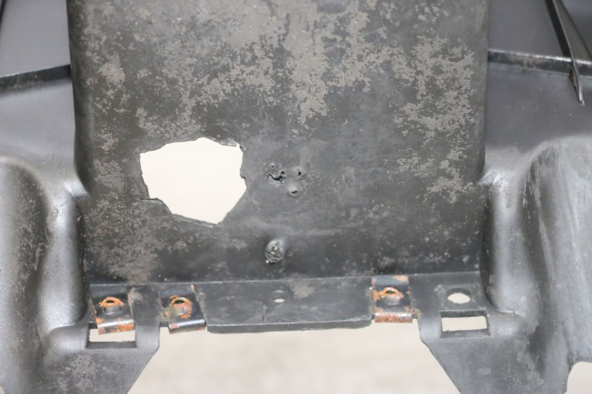 photo de CARENA PEDANA MBK BOOSTER SPIRIT NAKED 50 (2004 - 2017) - Dettagli dei punti di fissaggio