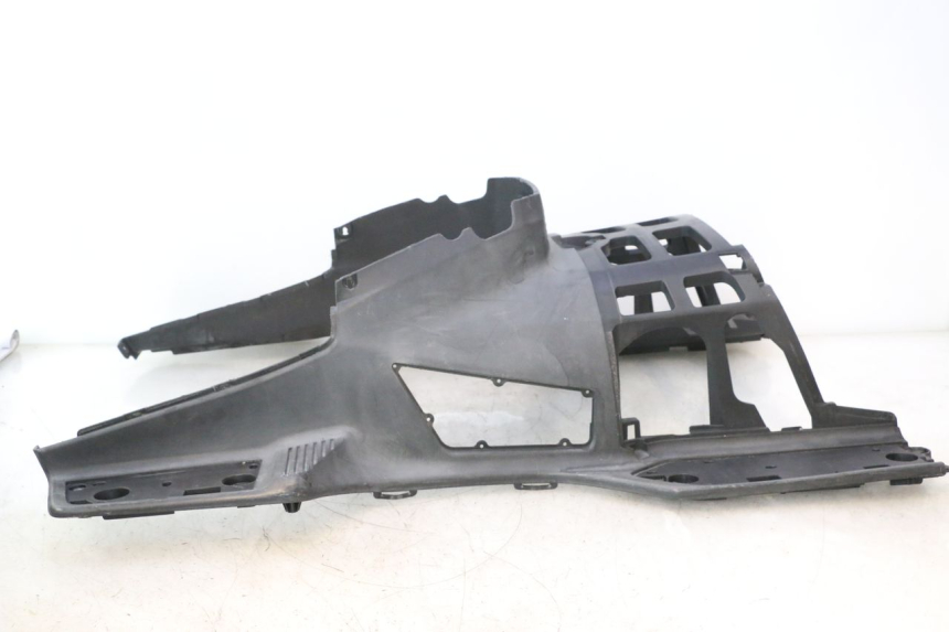 photo de CARENA PEDANA SUZUKI BURGMAN EXECUTIVE ABS 650 (2006 - 2012) - Dettaglio del componente