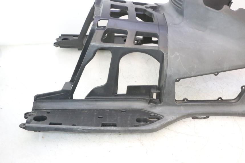 photo de CARENA PEDANA SUZUKI BURGMAN EXECUTIVE ABS 650 (2006 - 2012) - Dettagli dei punti di fissaggio