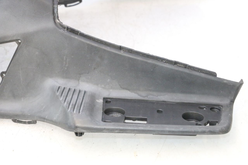 photo de CARENA PEDANA SUZUKI BURGMAN EXECUTIVE ABS 650 (2006 - 2012) - Stato della superficie e materiale