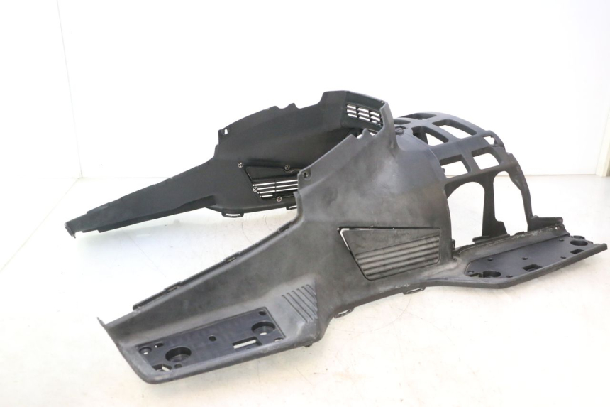 photo de CARENA PEDANA SUZUKI BURGMAN EXECUTIVE ABS 650 (2006 - 2012) - Caratteristiche distintive
