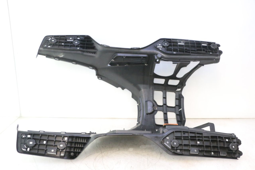 photo de CARENA PEDANA SUZUKI BURGMAN EXECUTIVE ABS 650 (2006 - 2012) - Foto prodotto supplementare