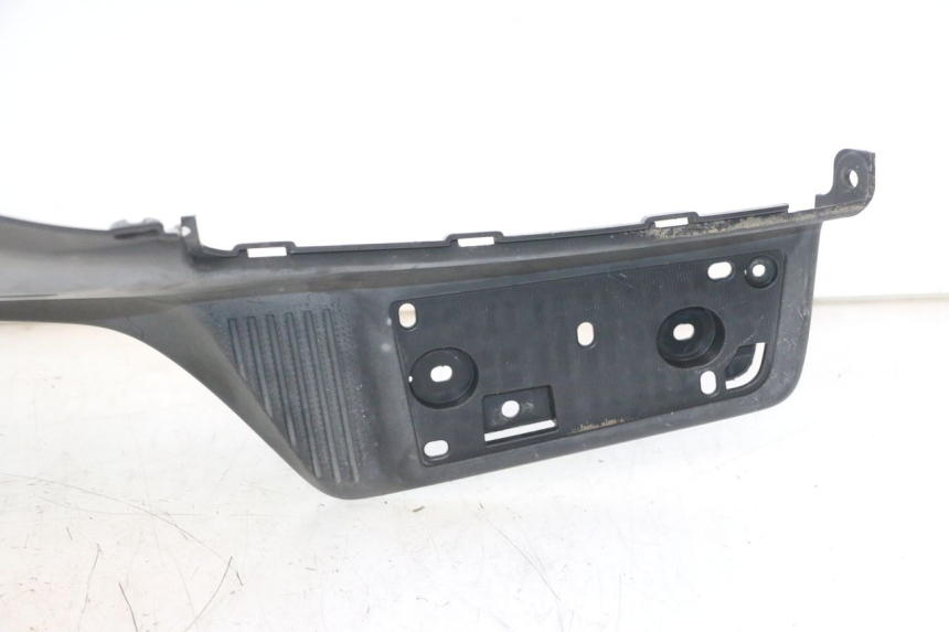 photo de CARENA PEDANA SUZUKI BURGMAN EXECUTIVE ABS 650 (2006 - 2012) - Zoom sullo stato d'uso
