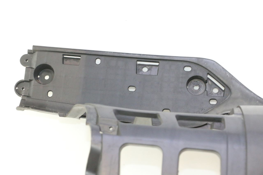 photo de CARENA PEDANA SUZUKI BURGMAN EXECUTIVE ABS 650 (2006 - 2012) - Primo piano tecnico