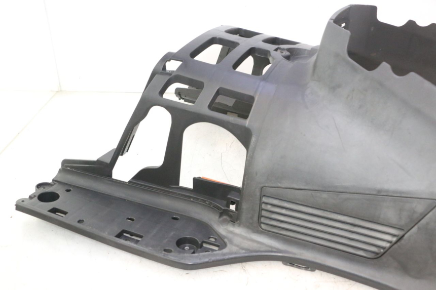 photo de CARENA PEDANA SUZUKI BURGMAN EXECUTIVE ABS 650 (2006 - 2012) - Stato della superficie e materiale