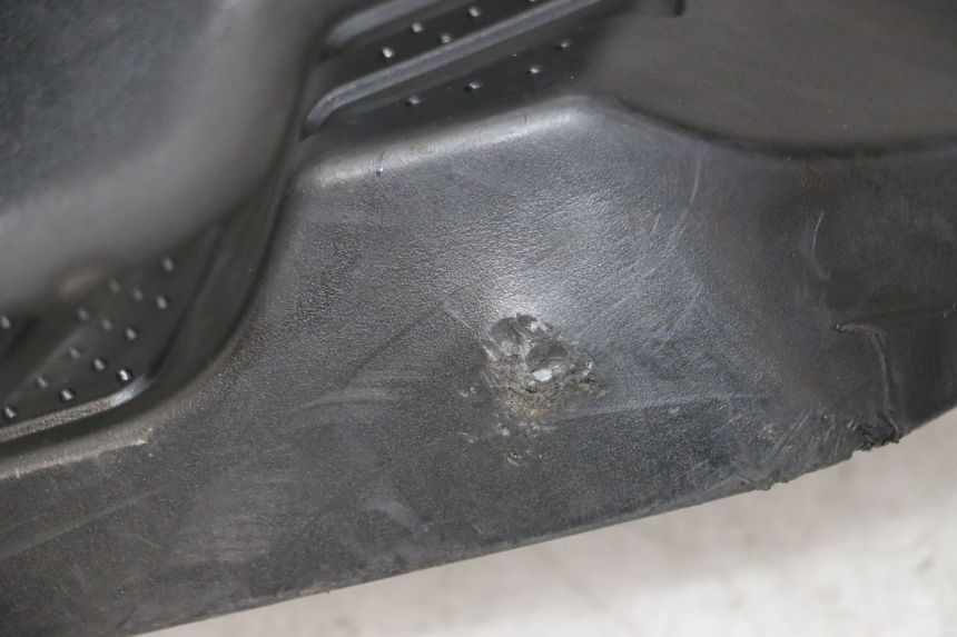 photo de PEDANE SYM CROX 4T 50 (2016 - 2023) - Stato della superficie e materiale