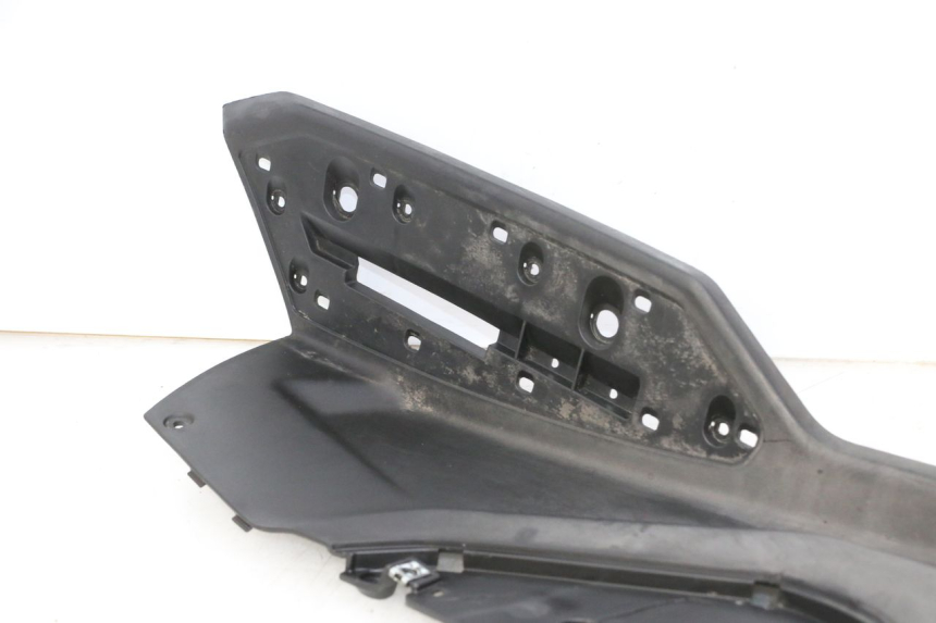 photo de CARENA PEDANA DESTRA QUADRO 4 4D 350 (2015 - 2018) - Dettagli dei punti di fissaggio