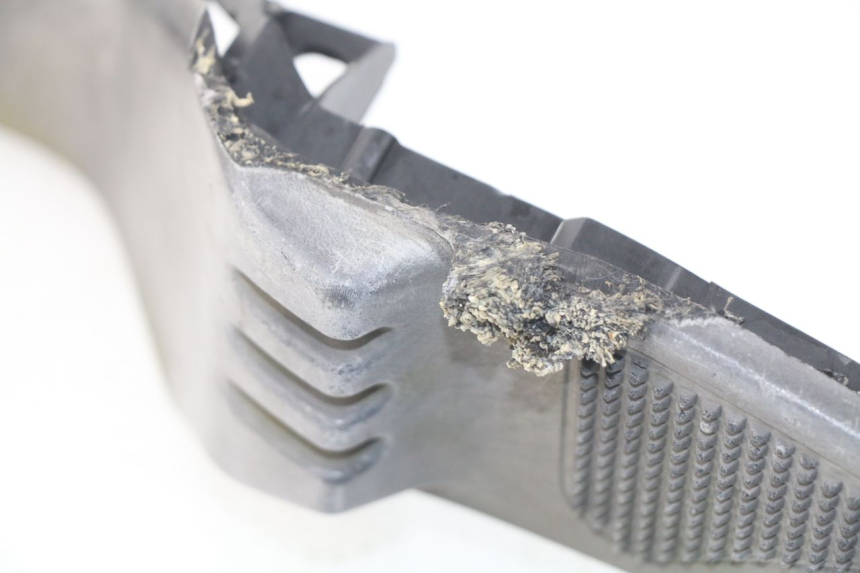 photo de MARCHE PIED DESTRO KYMCO DINK STREET 125 (2009 - 2014) - Dettagli dei punti di fissaggio