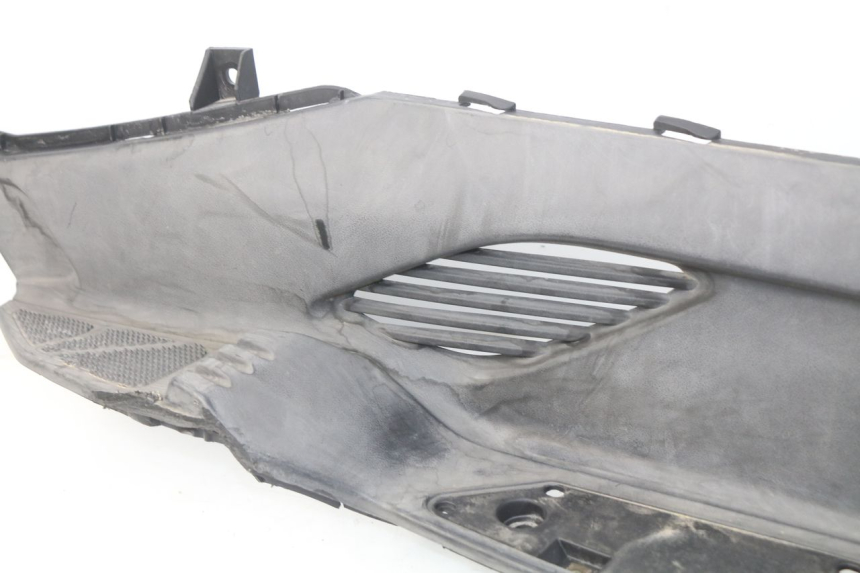 photo de MARCHE PIED DESTRO KYMCO DINK STREET 125 (2009 - 2014) - Caratteristiche distintive