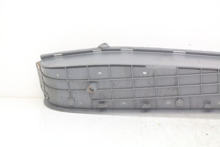 photo de MARCHE PIED DESTRO HONDA FES PANTHEON 2T 125 (1998 - 2002) - Zoom sullo stato d'uso