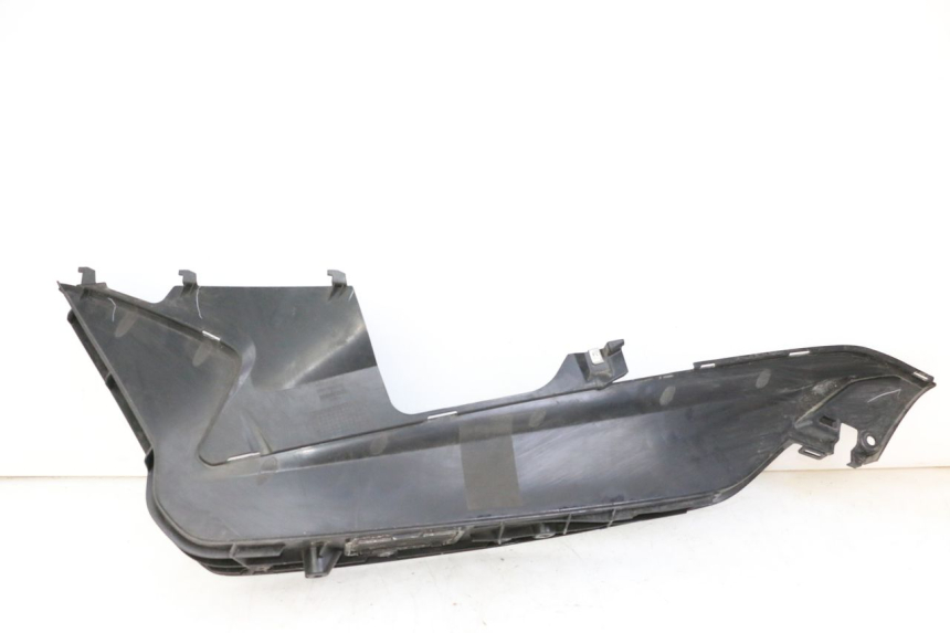 photo de CARENA PEDANA DESTRA HONDA FORZA ABS 300 (2013 - 2017) - Primo piano tecnico