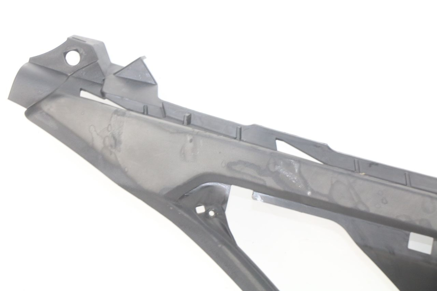 photo de MARCHE PIED DESTRO PEUGEOT GEOPOLIS 400 (2007 - 2013) - Dettagli dei punti di fissaggio