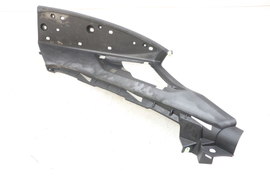 photo de CARENA PEDANA DESTRA PEUGEOT GEOPOLIS RS 125 (2007 - 2009) - Primo piano tecnico