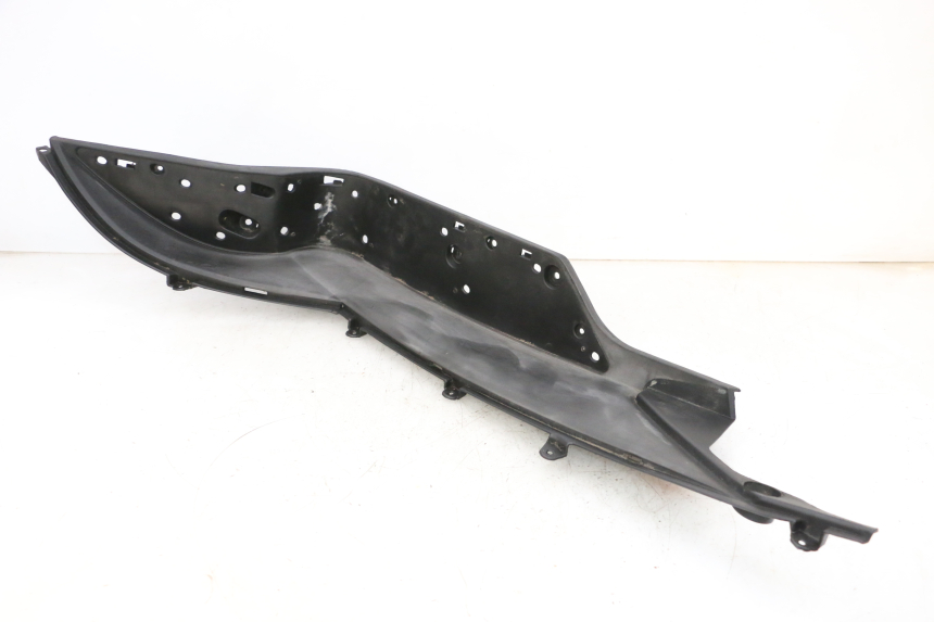 photo de CARENA PEDANA DESTRA JM MOTORS GTS 125 (2015 - 2019) - Primo piano tecnico