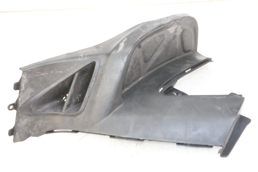 photo de CARENA PEDANA DESTRA KYMCO GRAND DINK 125 (2008 - 2014) - Primo piano tecnico