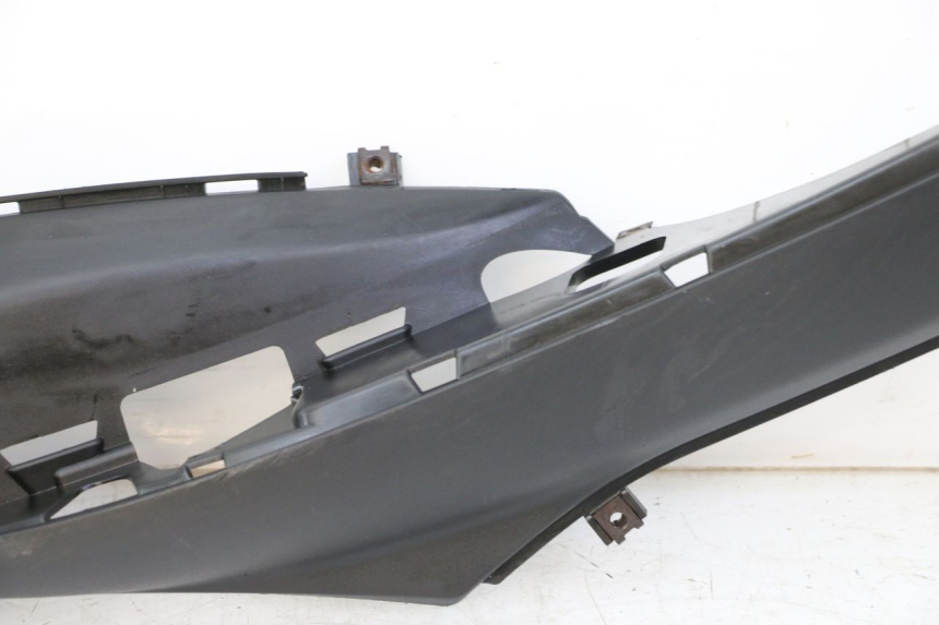 photo de CARENA PEDANA DESTRA MBK OVETTO ONE 2T 50 (2013 - 2017) - Marcature e riferimenti originali