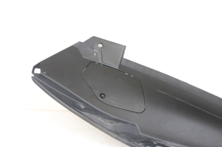 photo de CARENA PEDANA DESTRA PIAGGIO MP3 HPE 350 (2018 - 2020) - Stato della superficie e materiale