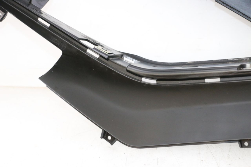 photo de CARENA PEDANA DESTRA PIAGGIO MP3 HPE 300 (2019 - 2026) - Zoom sui componenti