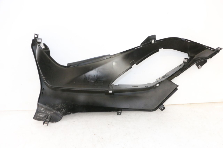 photo de CARENA PEDANA DESTRA PIAGGIO MP3 HPE 300 (2019 - 2026) - Zoom sullo stato d'uso