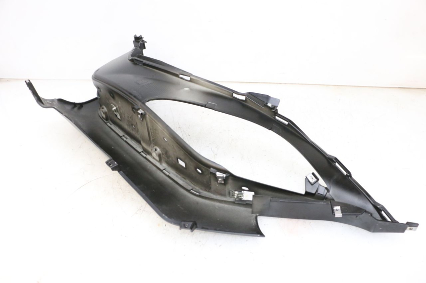 photo de CARENA PEDANA DESTRA PIAGGIO MP3 HPE 300 (2019 - 2026) - Altra angolazione