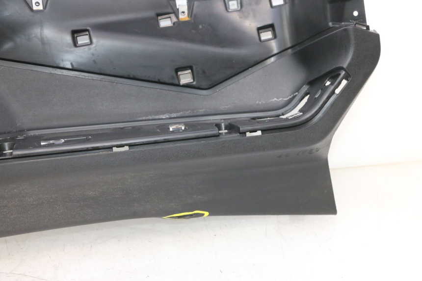 photo de CARENA PEDANA DESTRA PIAGGIO MP3 HPE 530 (2022 - 2026) - Focus sulla struttura