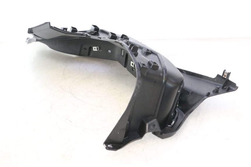 photo de CARENA PEDANA DESTRA PIAGGIO MP3 HPE 530 (2022 - 2026) - Primo piano tecnico