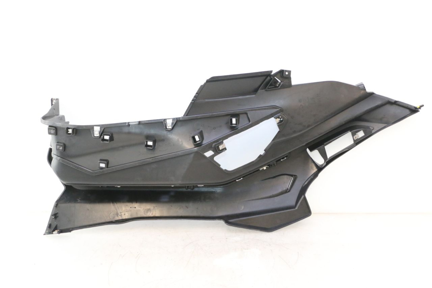 photo de CARENA PEDANA DESTRA PIAGGIO MP3 HPE 530 (2022 - 2026) - Stato della superficie e materiale